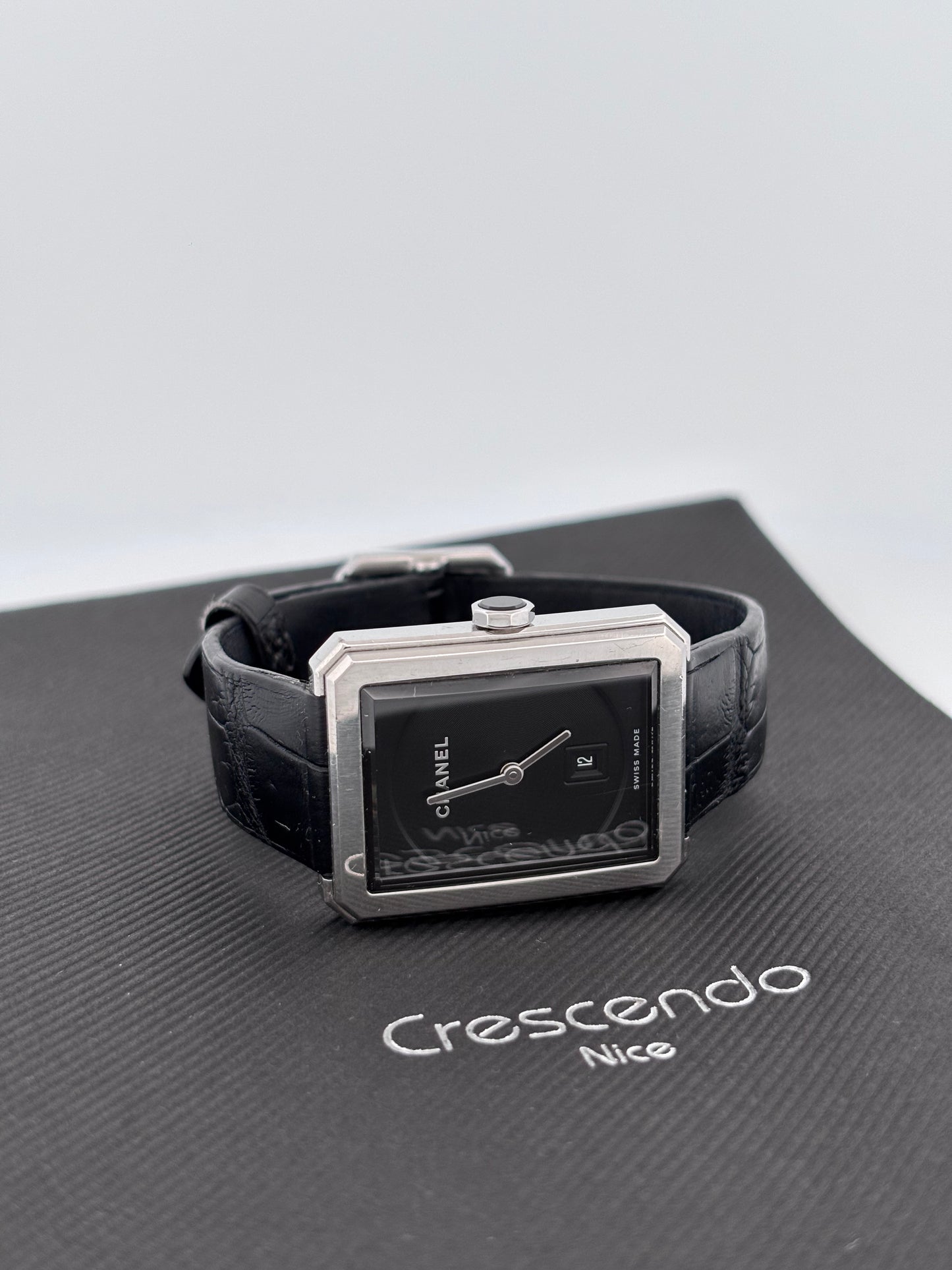 CHANEL | Montre Boy·Friend | Acier | Cadran noir laqué | Bracelet cuir alligator noir