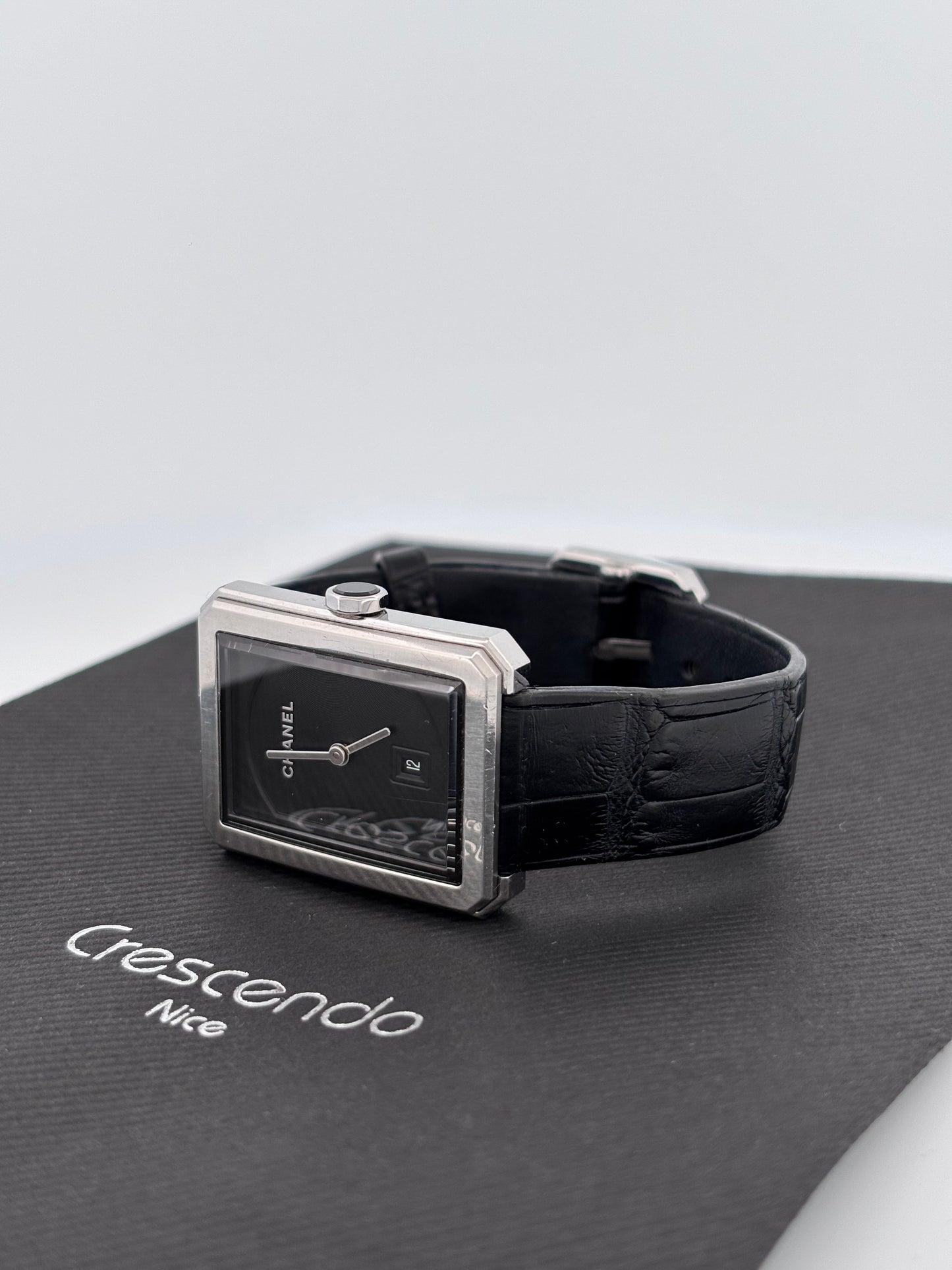 CHANEL | Montre Boy·Friend | Acier | Cadran noir laqué | Bracelet cuir alligator noir