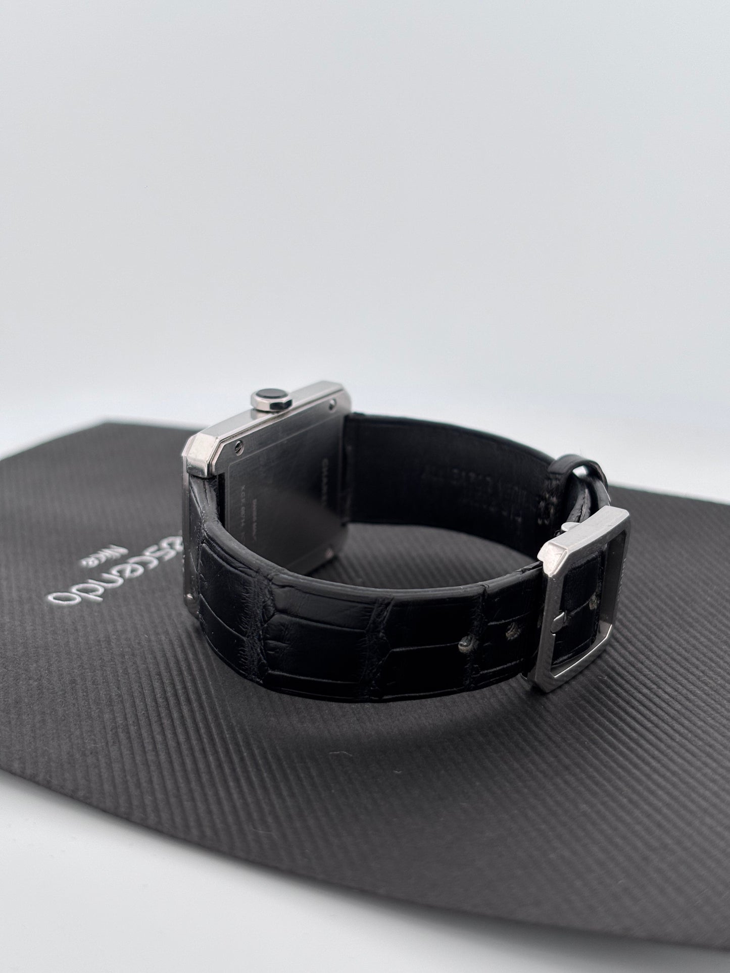 CHANEL | Montre Boy·Friend | Acier | Cadran noir laqué | Bracelet cuir alligator noir
