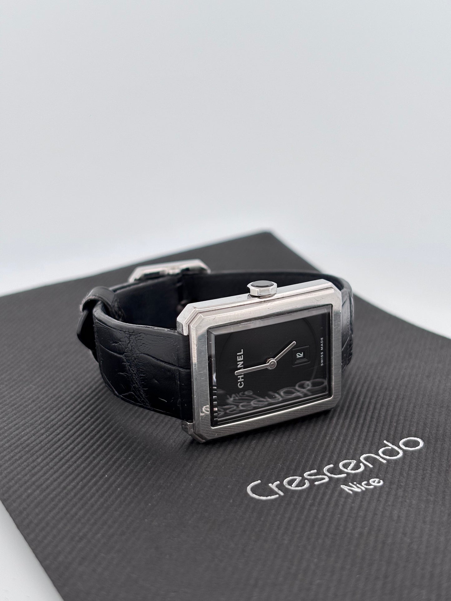 CHANEL | Montre Boy·Friend | Acier | Cadran noir laqué | Bracelet cuir alligator noir