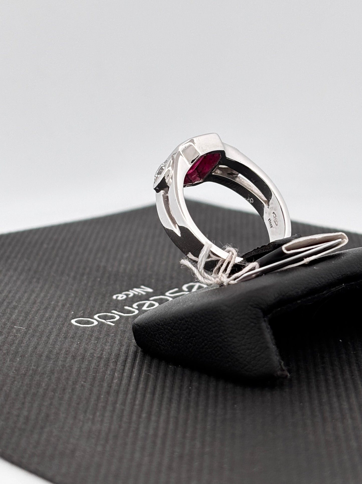 BAGUE RUBIS NON CHAUFFÉ | Or blanc 18k | 3,00 ct | Taille 58 | 9 g