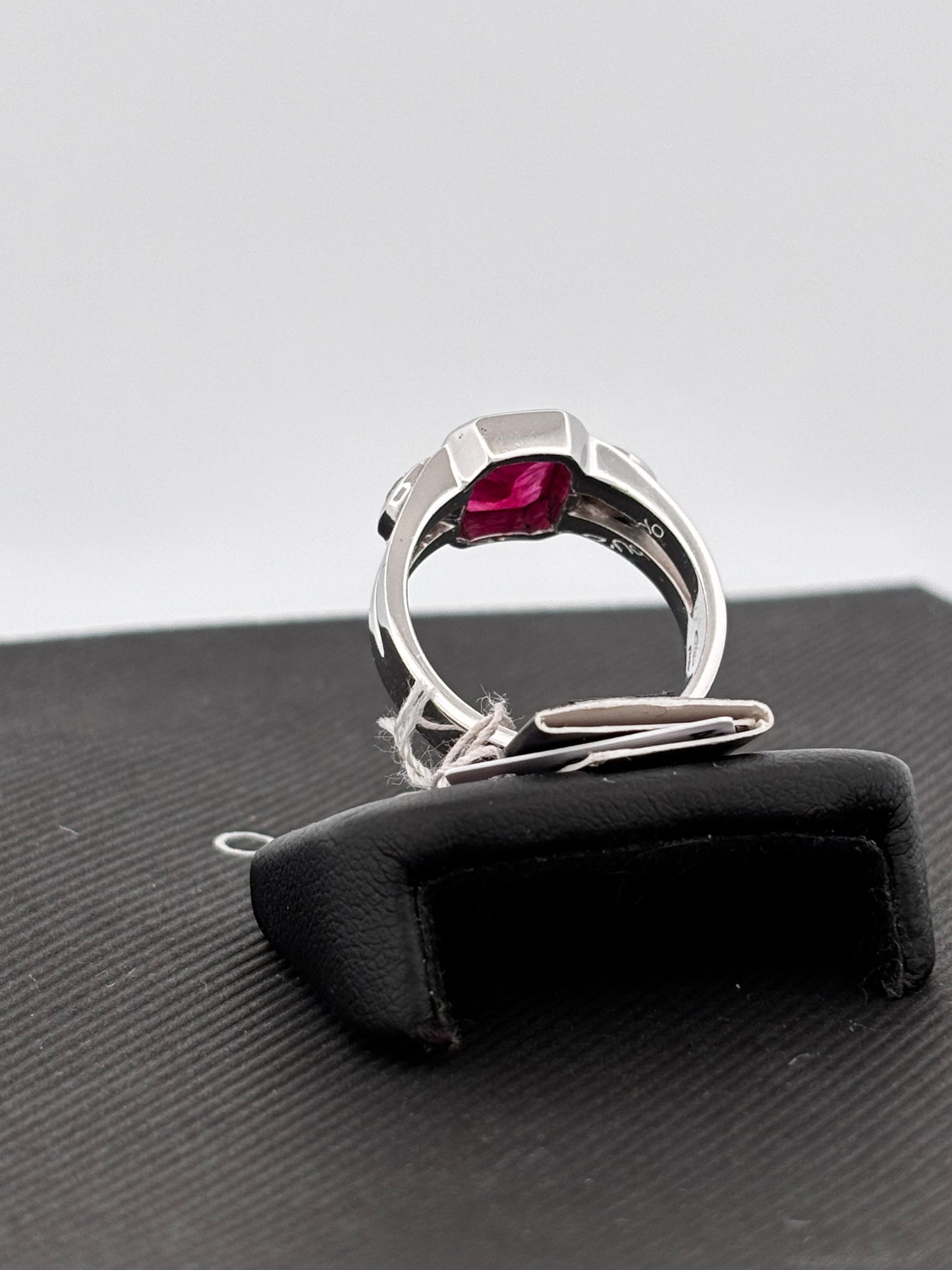 BAGUE RUBIS NON CHAUFFÉ | Or blanc 18k | 3,00 ct | Taille 58 | 9 g