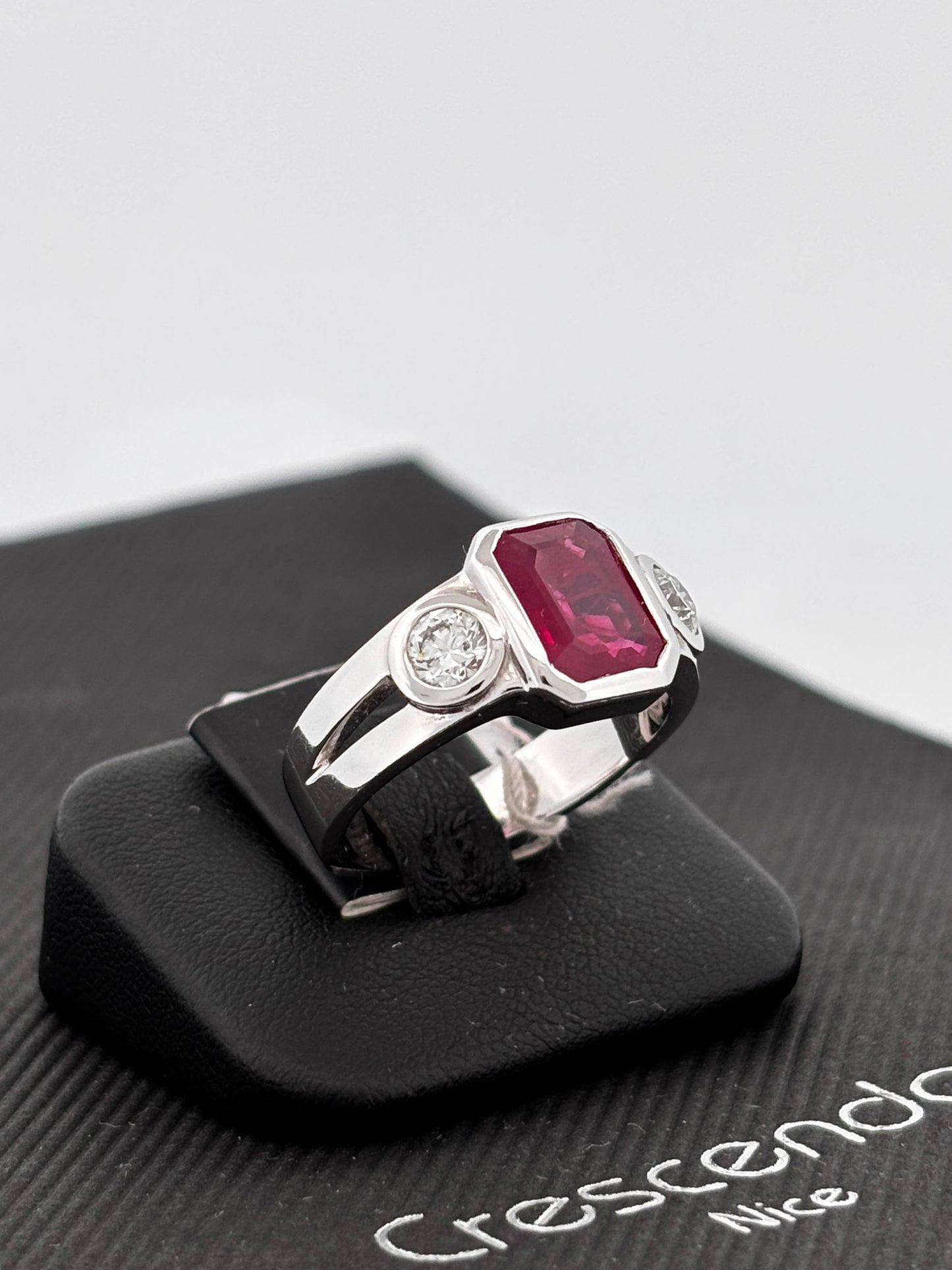 BAGUE RUBIS NON CHAUFFÉ | Or blanc 18k | 3,00 ct | Taille 58 | 9 g