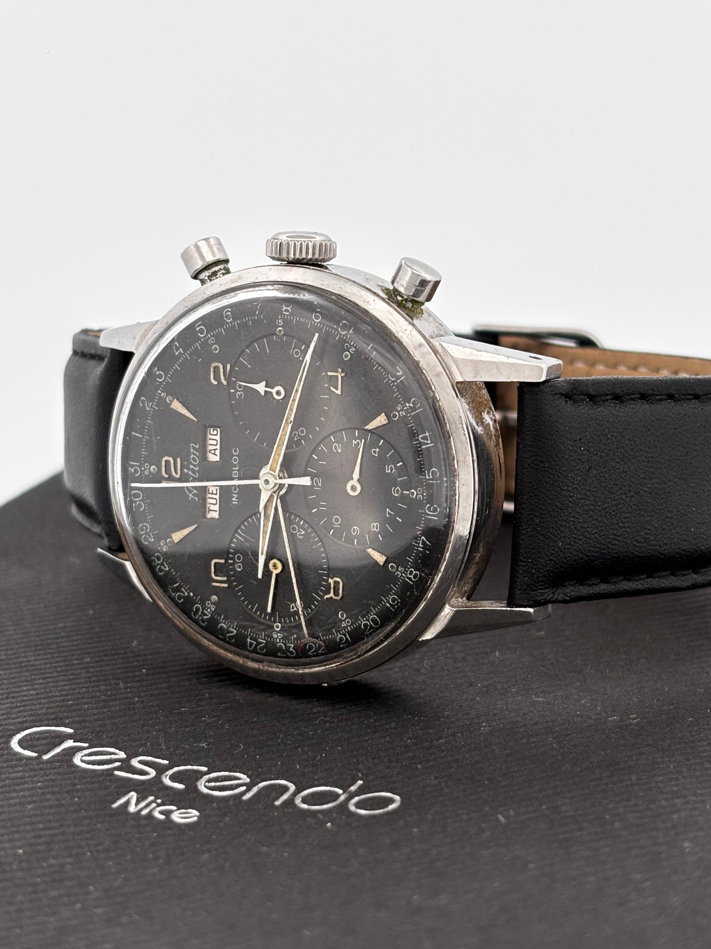 Chronographe | Suisse | Acier | Mécanique Manuel | Triple Calendrier | Circa 1950