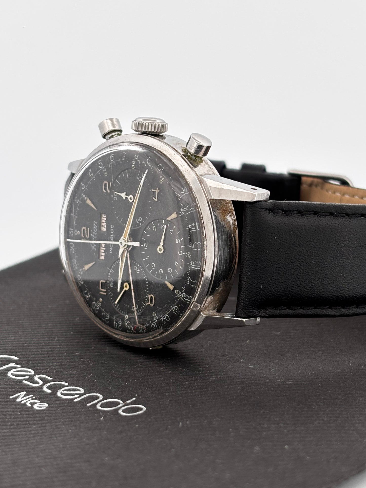 Chronographe | Suisse | Acier | Mécanique Manuel | Triple Calendrier | Circa 1950