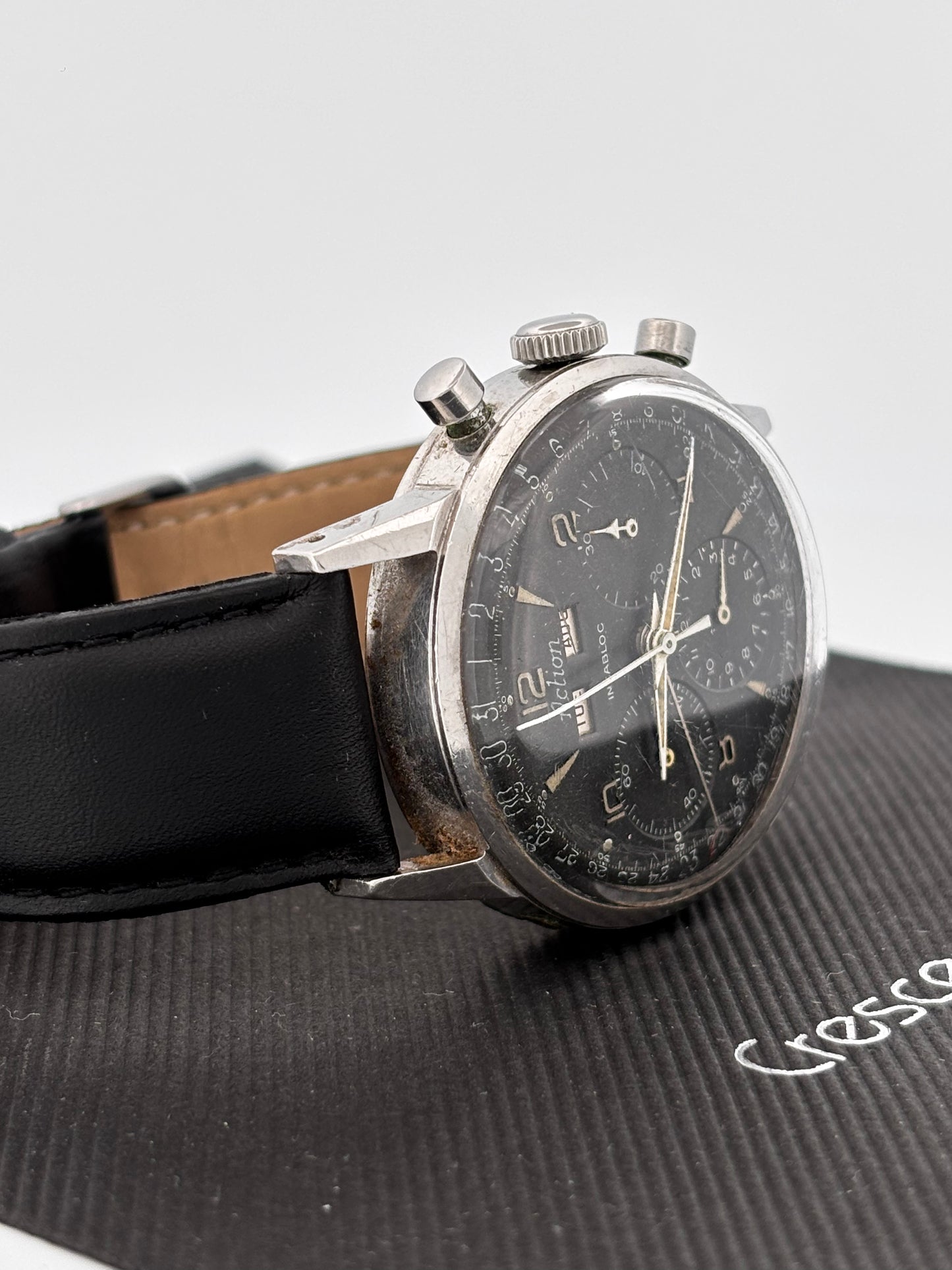 Chronographe | Suisse | Acier | Mécanique Manuel | Triple Calendrier | Circa 1950