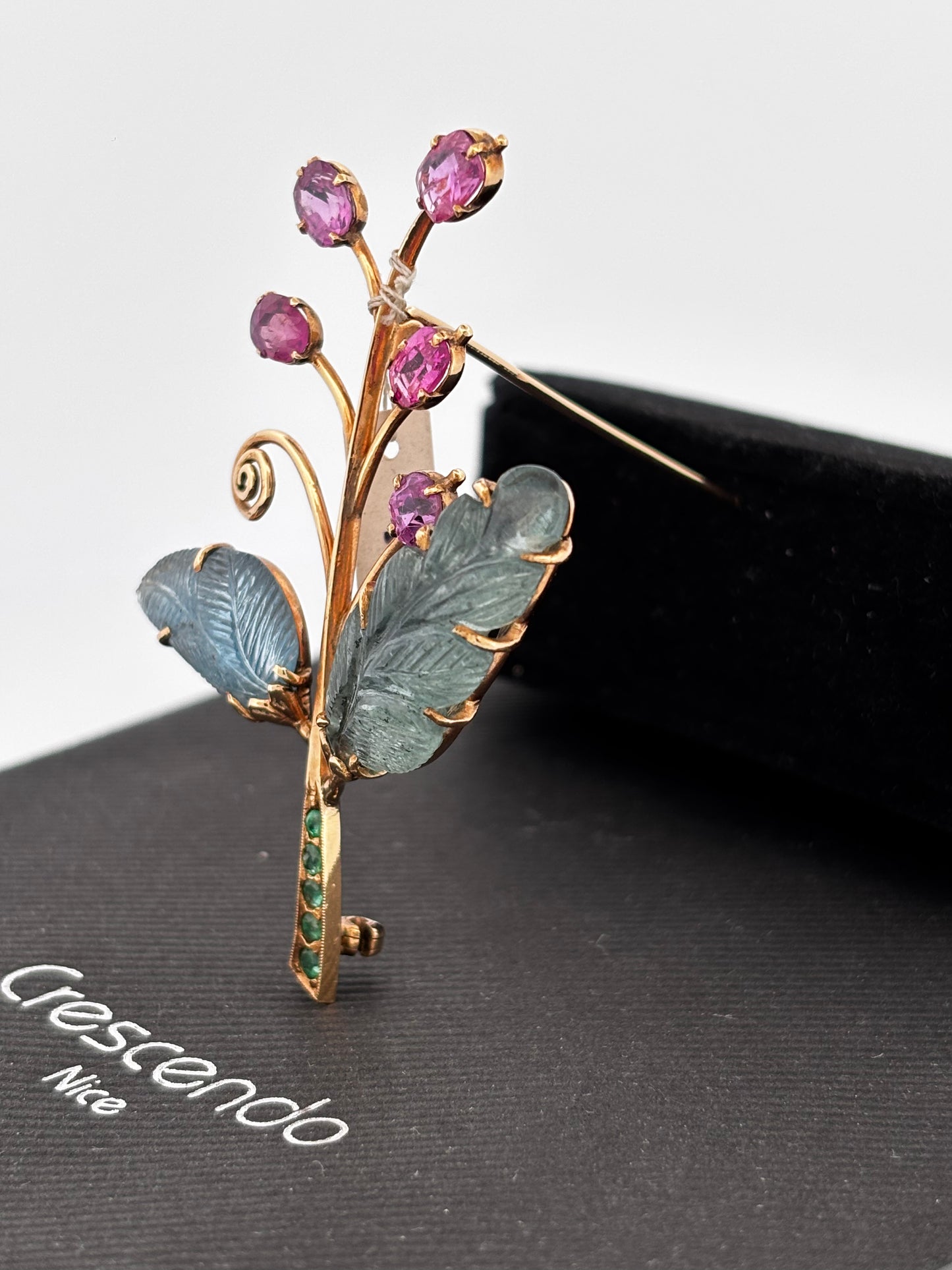 Broche gold rubi eme