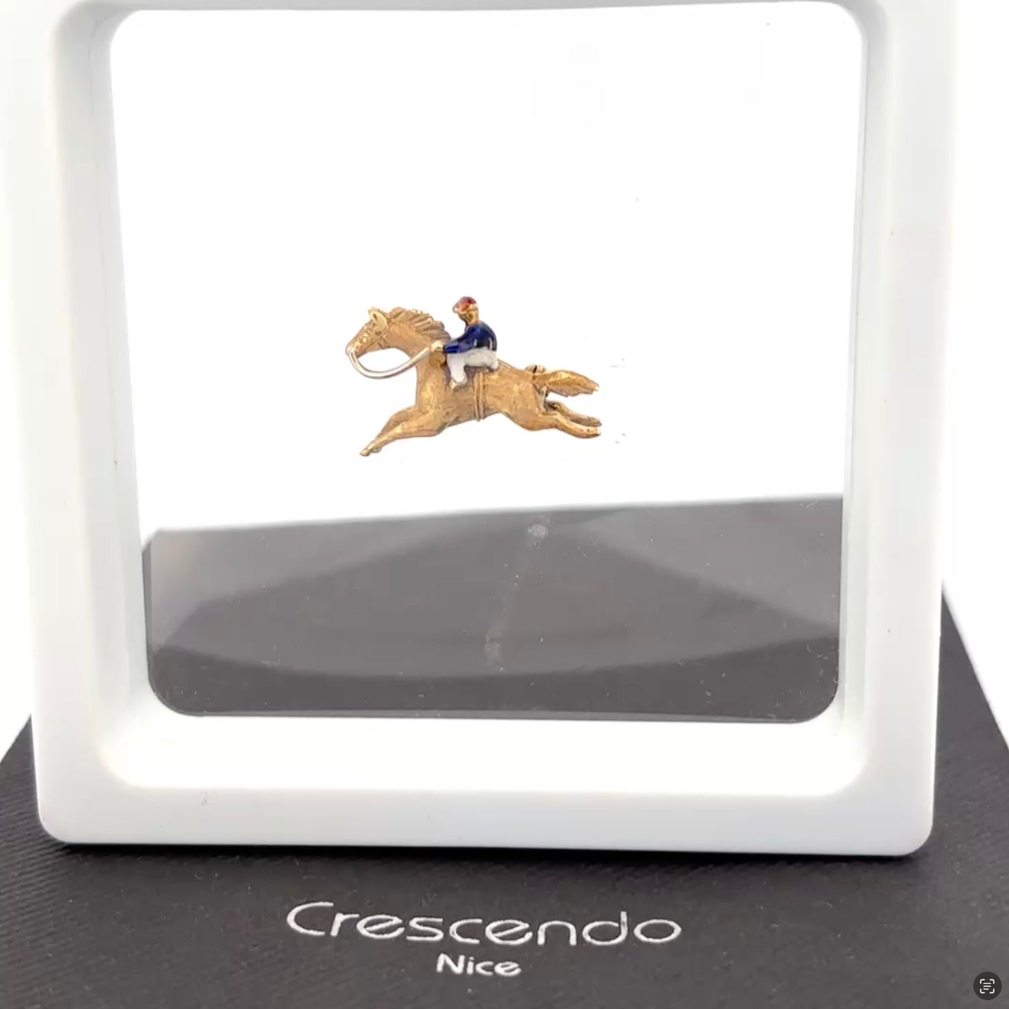 "Galop d’Or" – Broche Équestre avec Cavalier