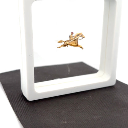 "Galop d’Or" – Broche Équestre avec Cavalier