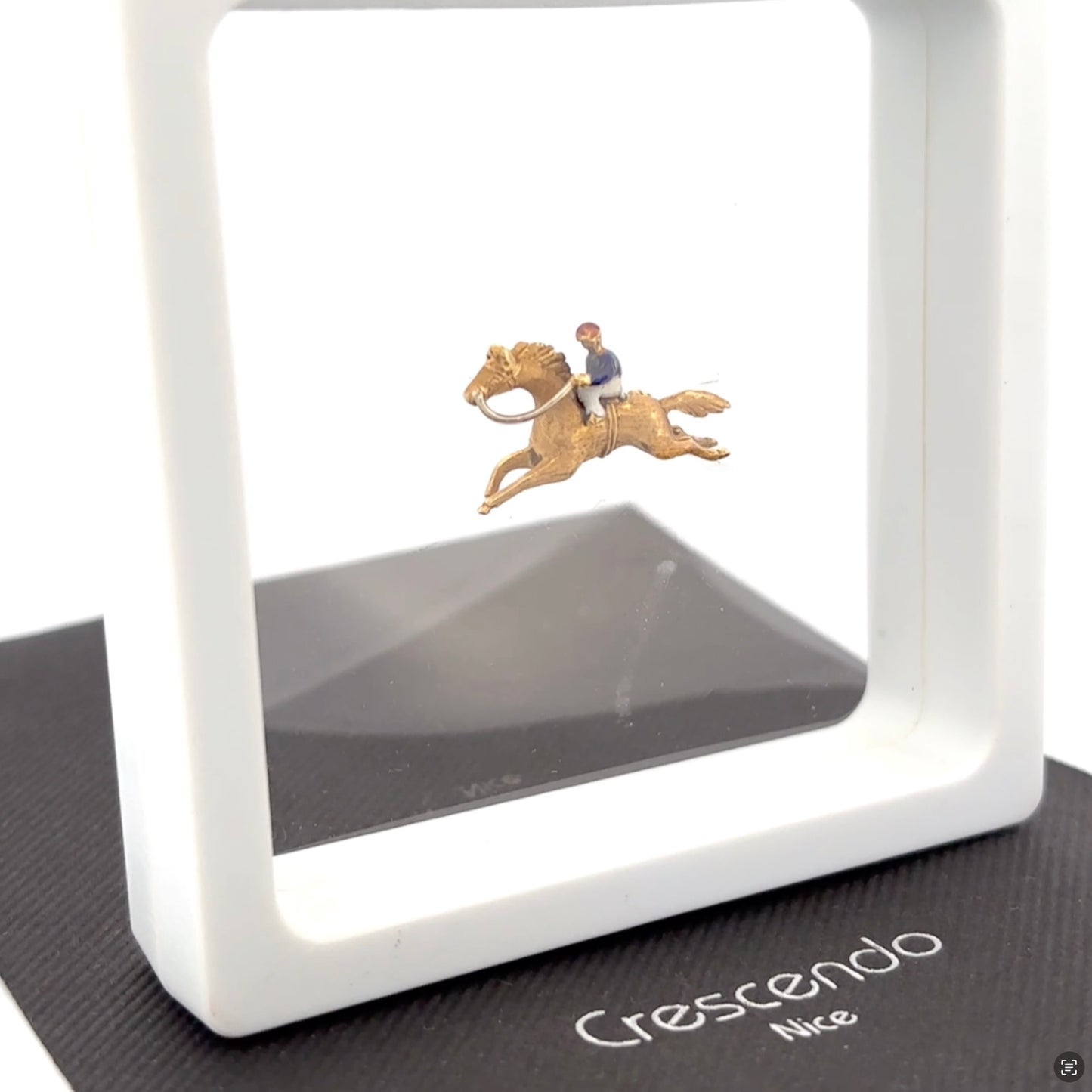 "Galop d’Or" – Broche Équestre avec Cavalier