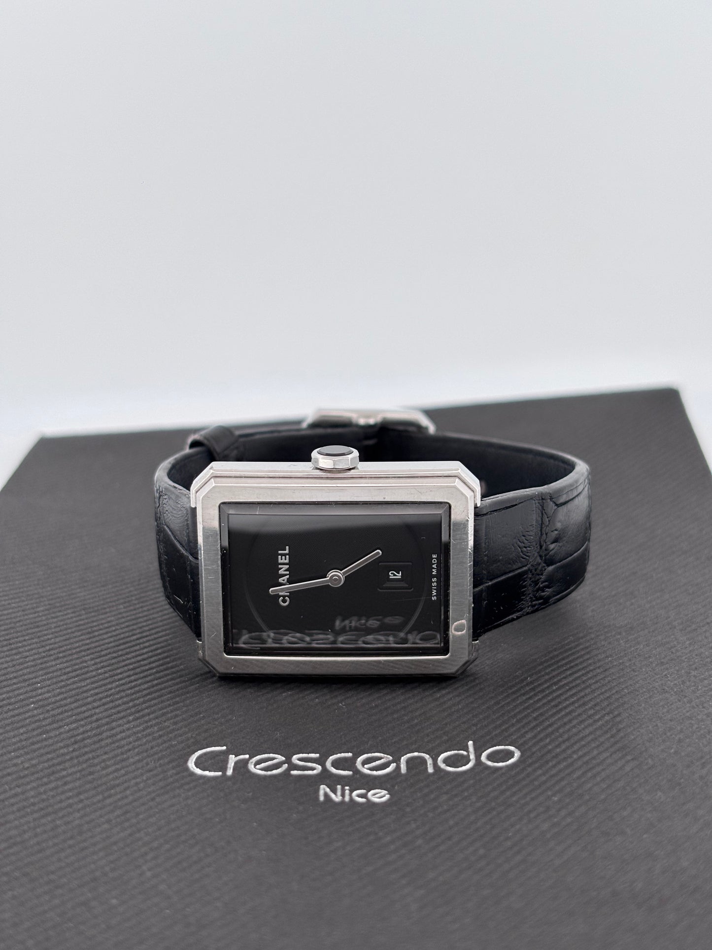 CHANEL | Montre Boy·Friend | Acier | Cadran noir laqué | Bracelet cuir alligator noir