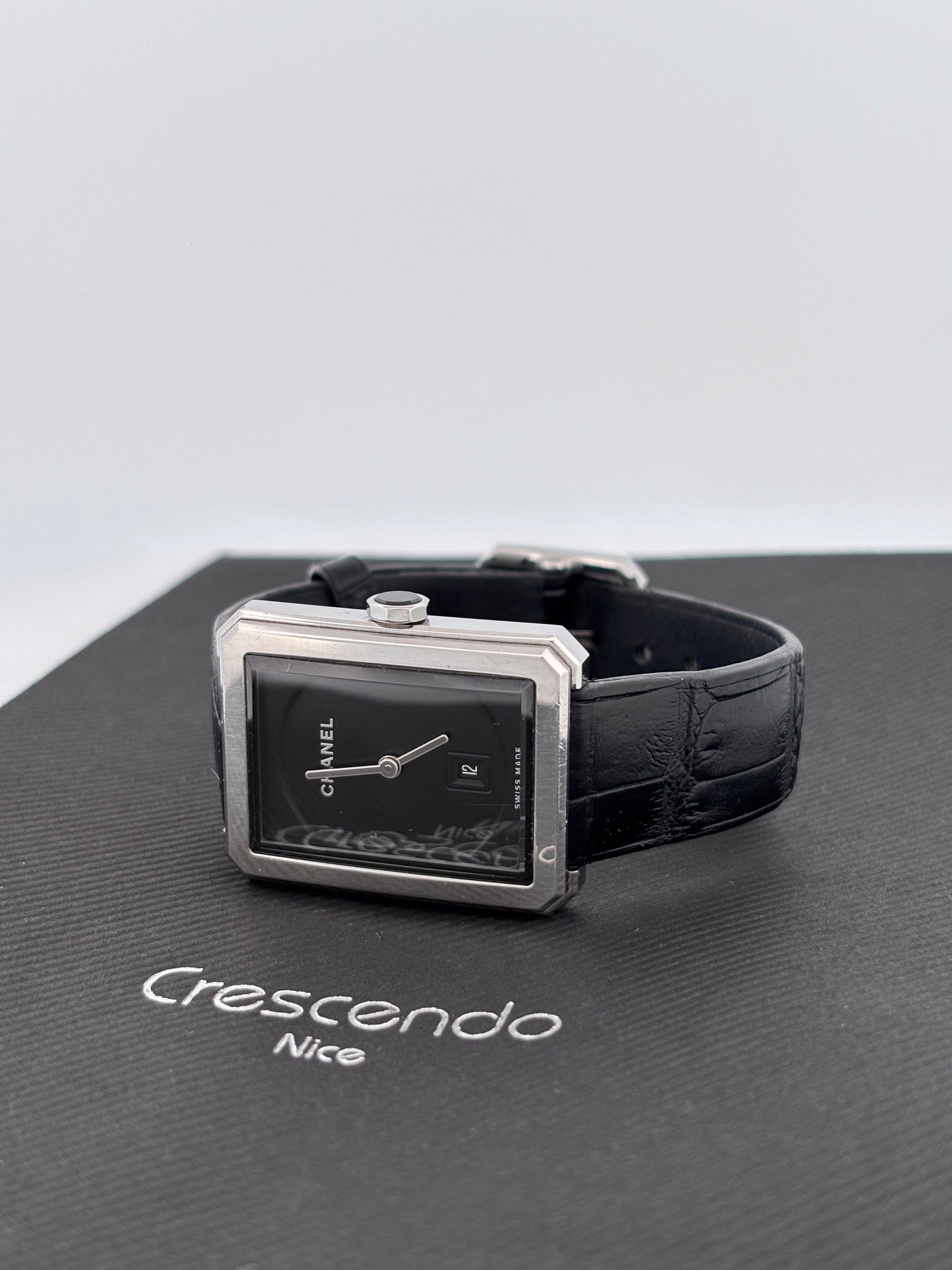 CHANEL | Montre Boy·Friend | Acier | Cadran noir laqué | Bracelet cuir alligator noir