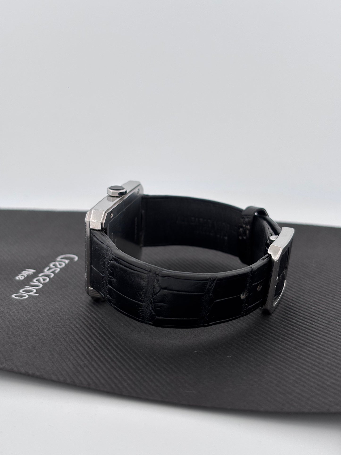 CHANEL | Montre Boy·Friend | Acier | Cadran noir laqué | Bracelet cuir alligator noir