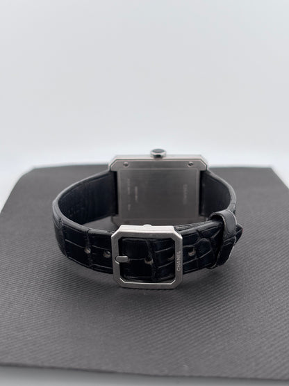 CHANEL | Montre Boy·Friend | Acier | Cadran noir laqué | Bracelet cuir alligator noir