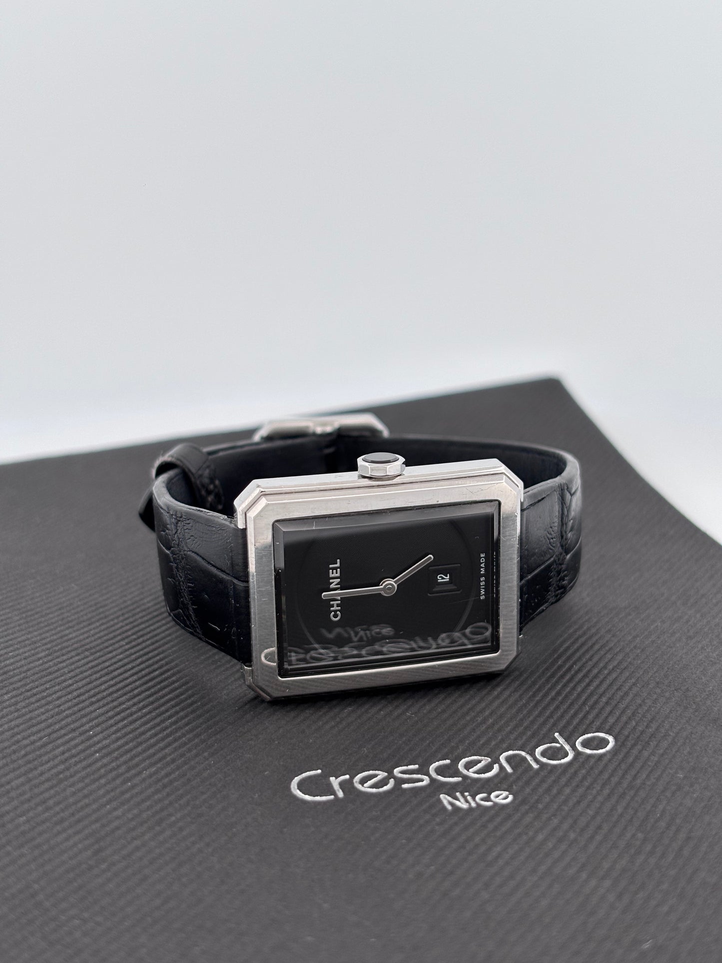 CHANEL | Montre Boy·Friend | Acier | Cadran noir laqué | Bracelet cuir alligator noir