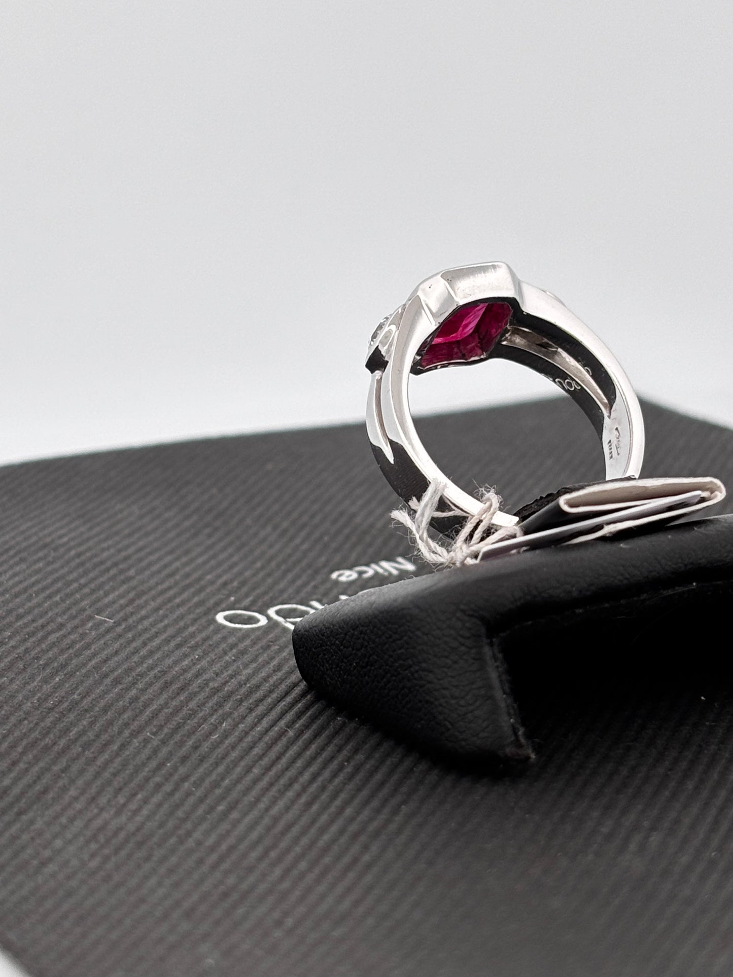 BAGUE RUBIS NON CHAUFFÉ | Or blanc 18k | 3,00 ct | Taille 58 | 9 g