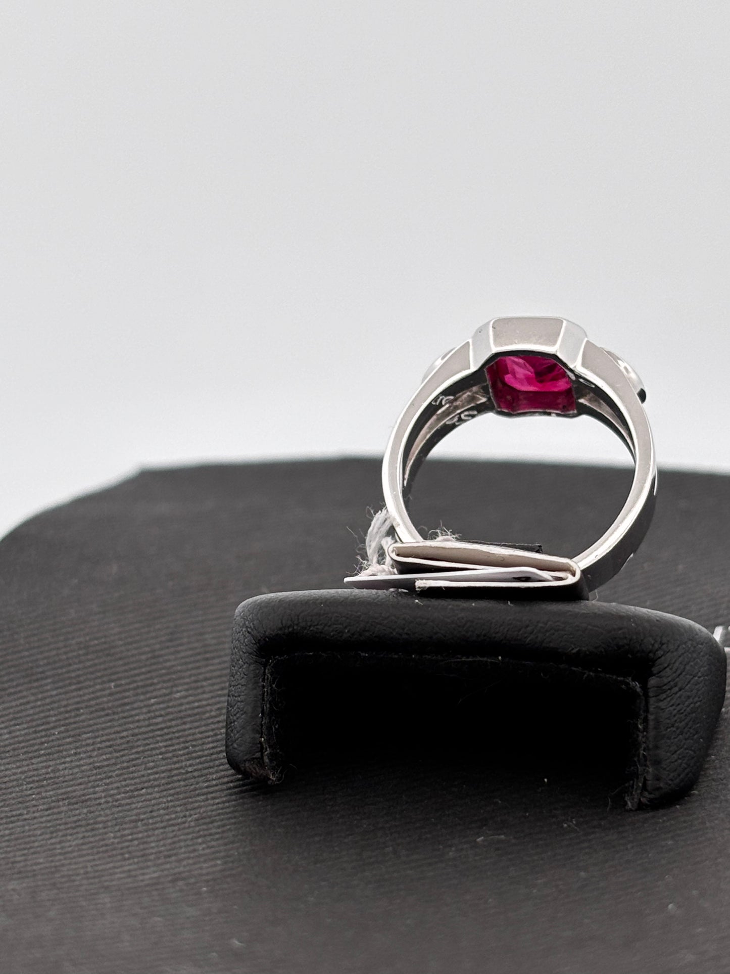 BAGUE RUBIS NON CHAUFFÉ | Or blanc 18k | 3,00 ct | Taille 58 | 9 g