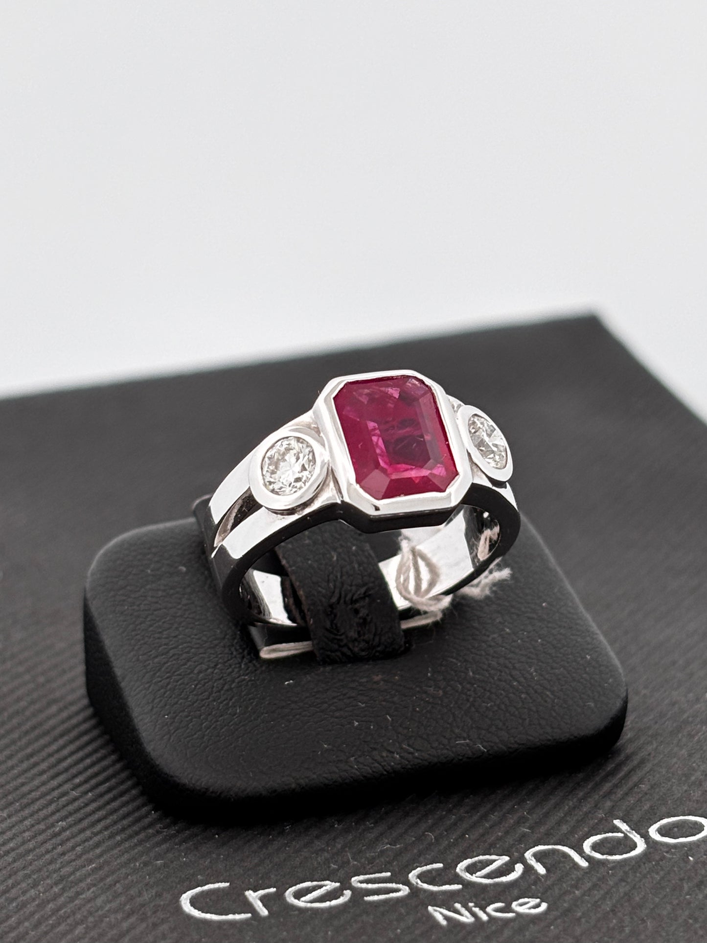 BAGUE RUBIS NON CHAUFFÉ | Or blanc 18k | 3,00 ct | Taille 58 | 9 g