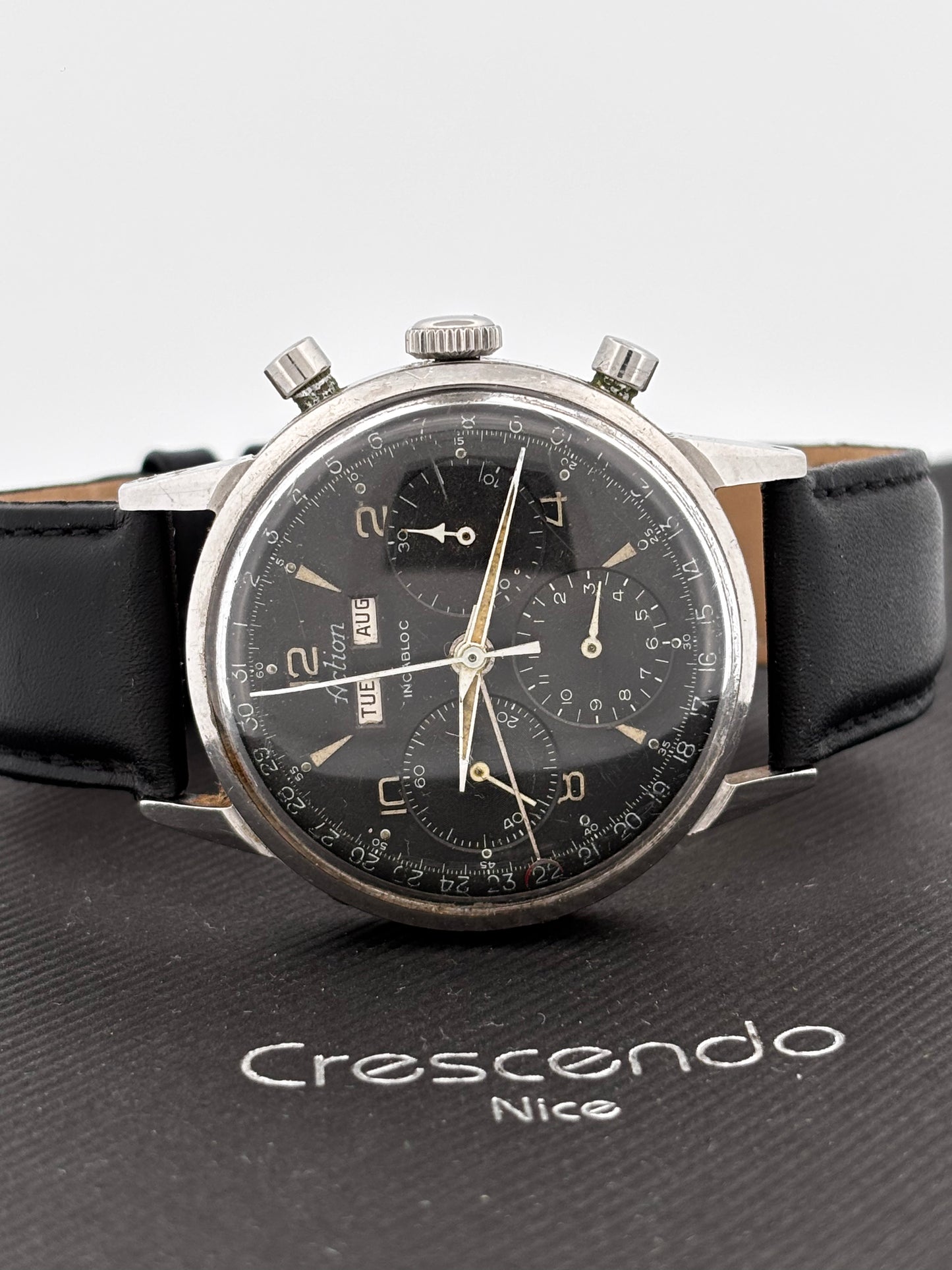 Chronographe | Suisse | Acier | Mécanique Manuel | Triple Calendrier | Circa 1950