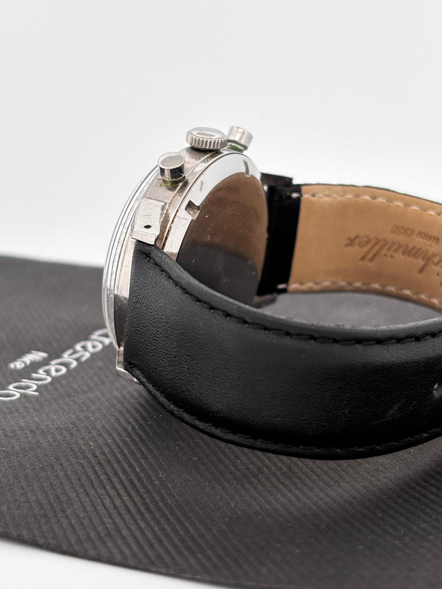 Chronographe | Suisse | Acier | Mécanique Manuel | Triple Calendrier | Circa 1950