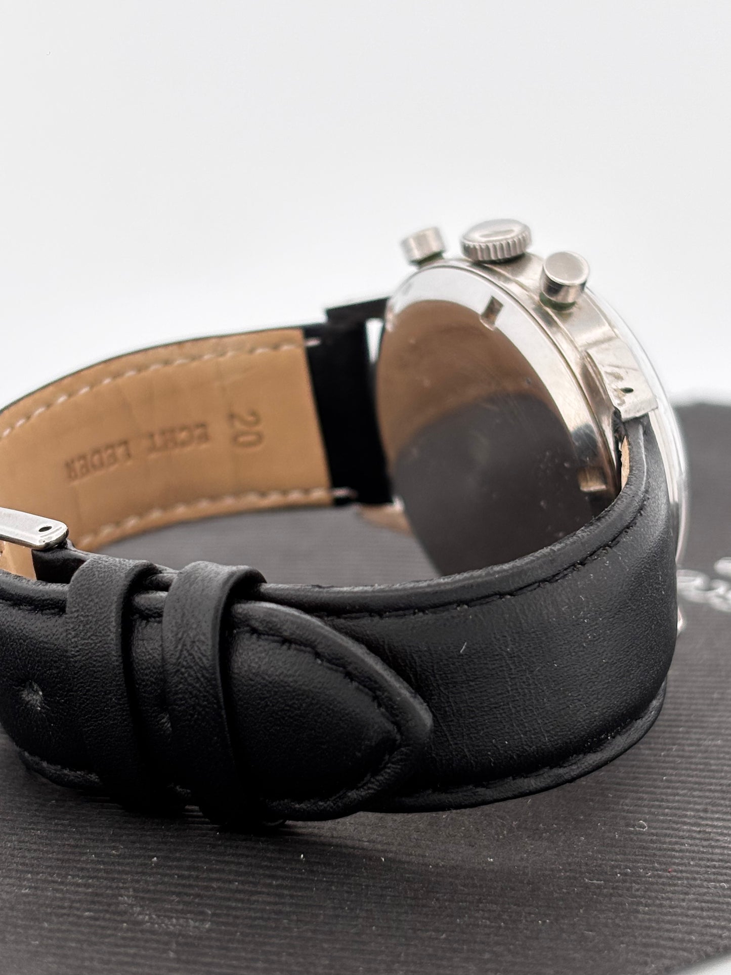 Chronographe | Suisse | Acier | Mécanique Manuel | Triple Calendrier | Circa 1950