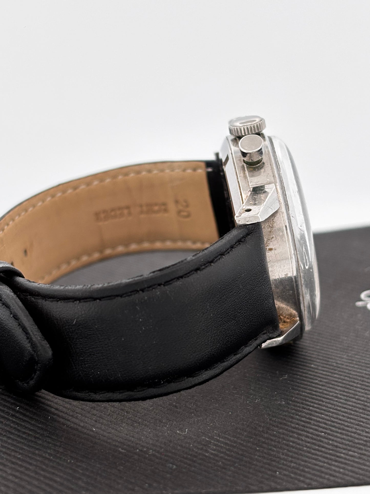 Chronographe | Suisse | Acier | Mécanique Manuel | Triple Calendrier | Circa 1950