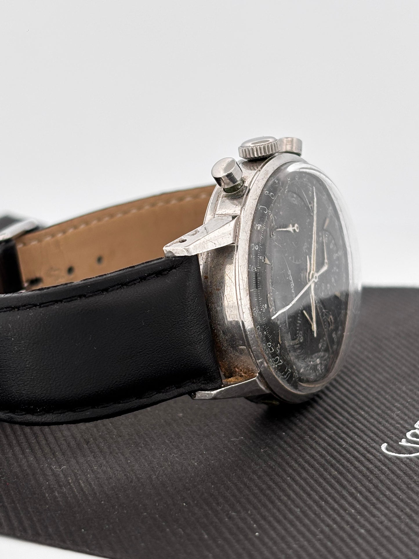 Chronographe | Suisse | Acier | Mécanique Manuel | Triple Calendrier | Circa 1950