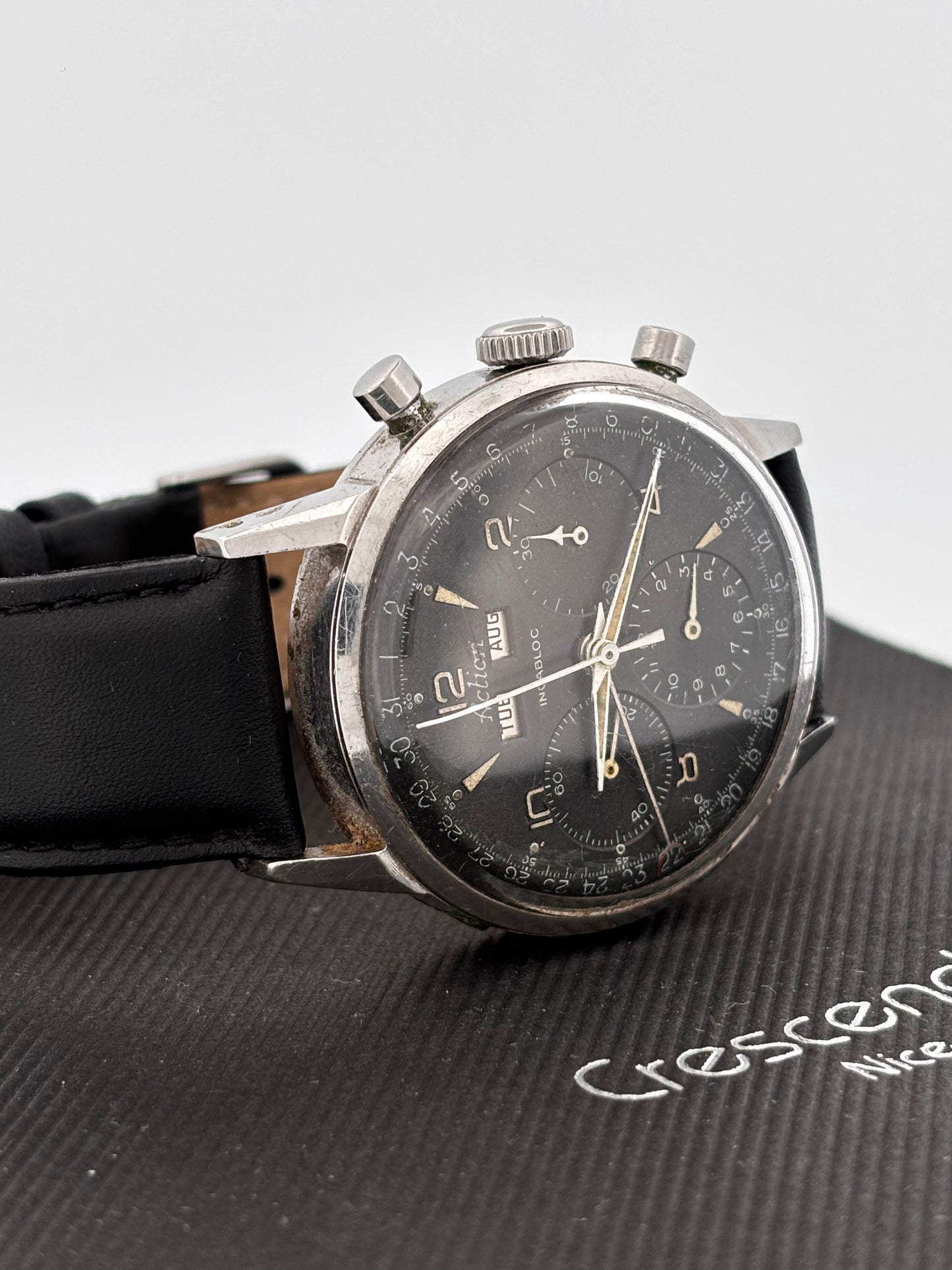 Chronographe | Suisse | Acier | Mécanique Manuel | Triple Calendrier | Circa 1950