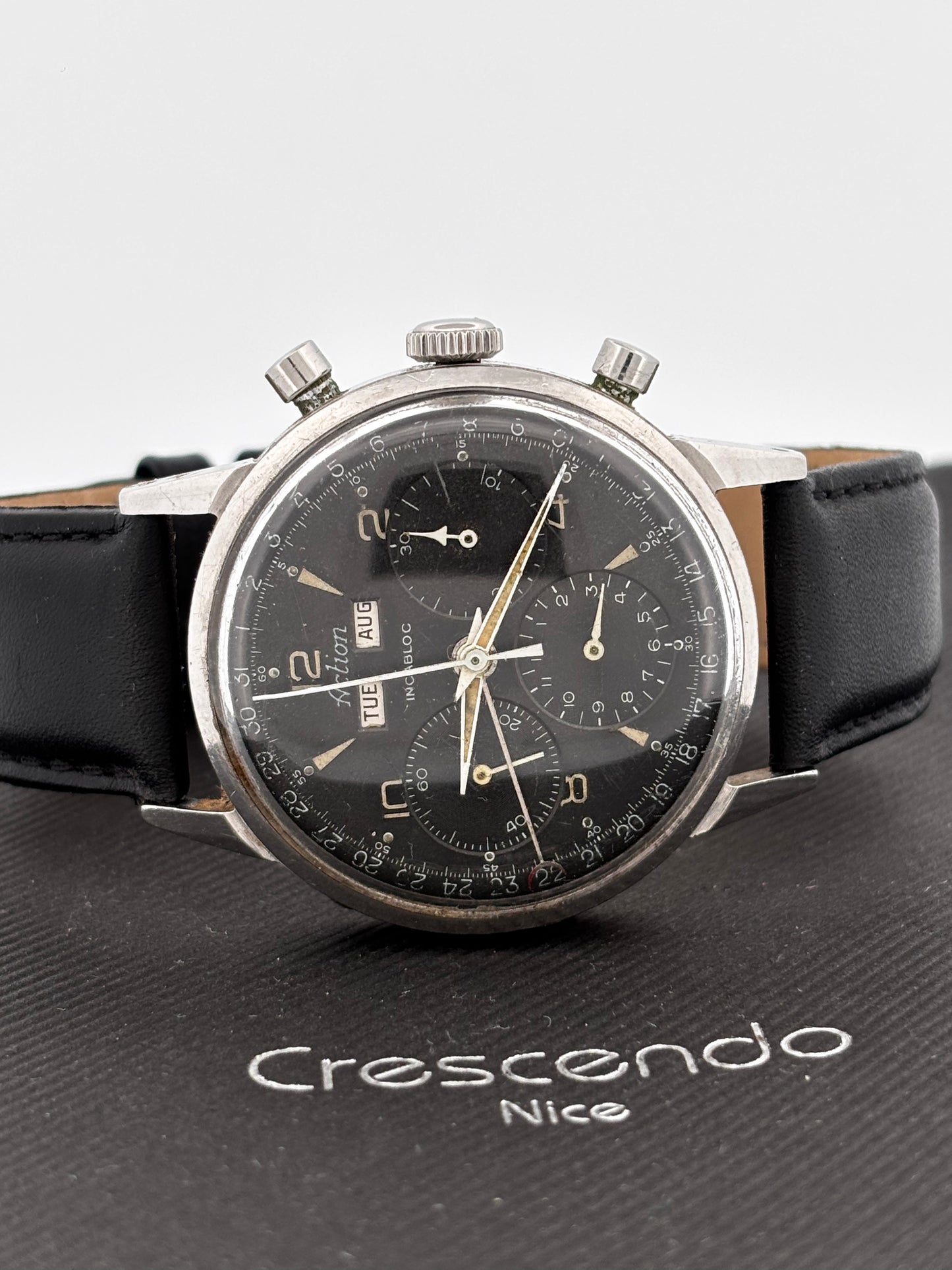 Chronographe | Suisse | Acier | Mécanique Manuel | Triple Calendrier | Circa 1950