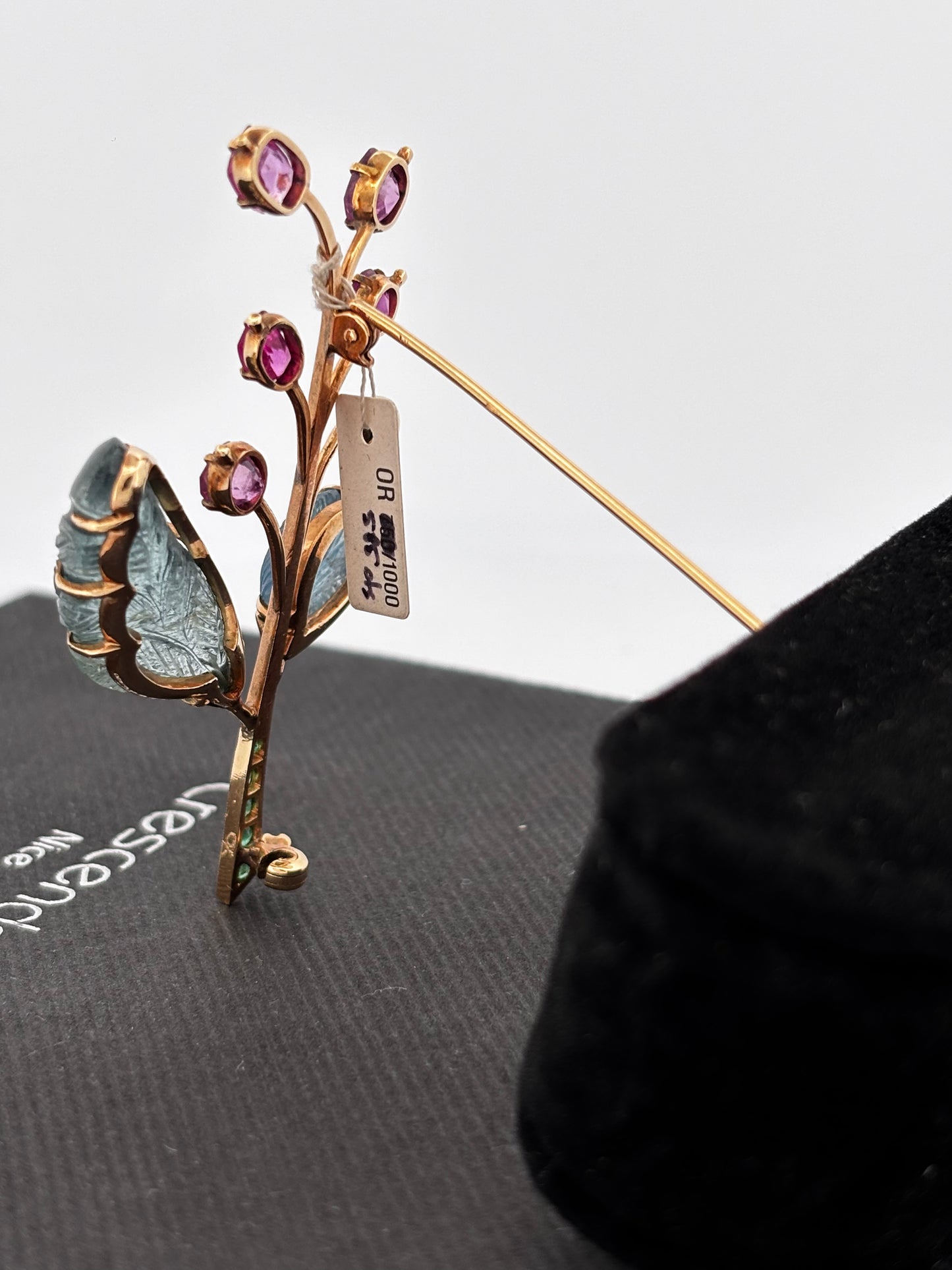 Broche gold rubi eme