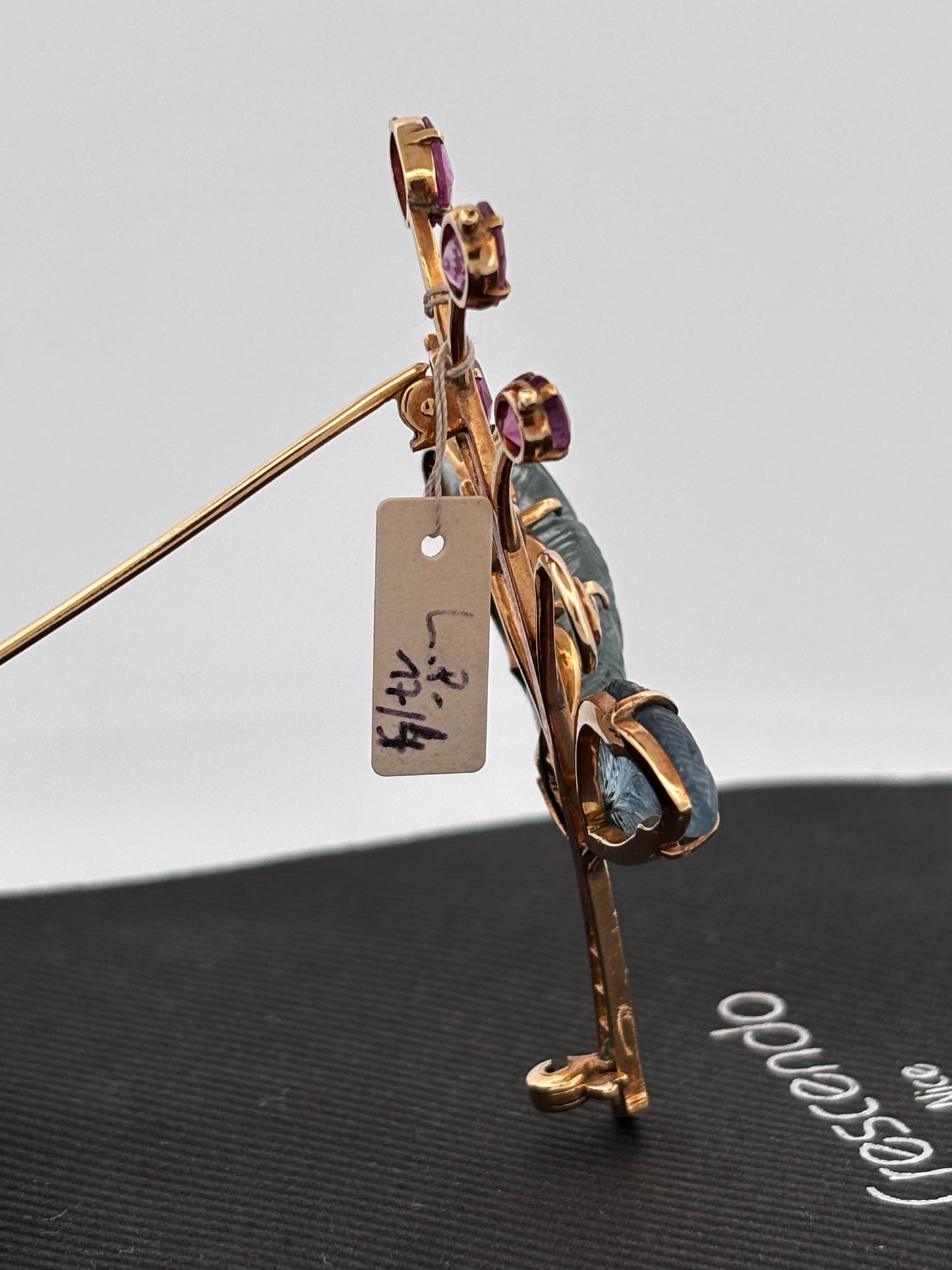 Broche gold rubi eme