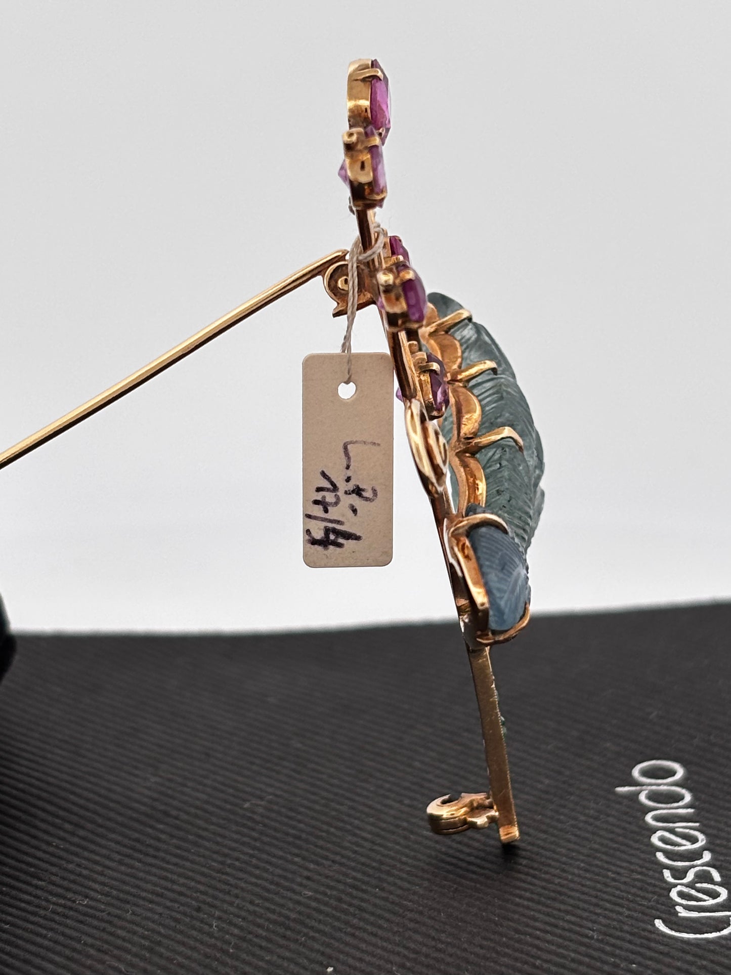 Broche gold rubi eme