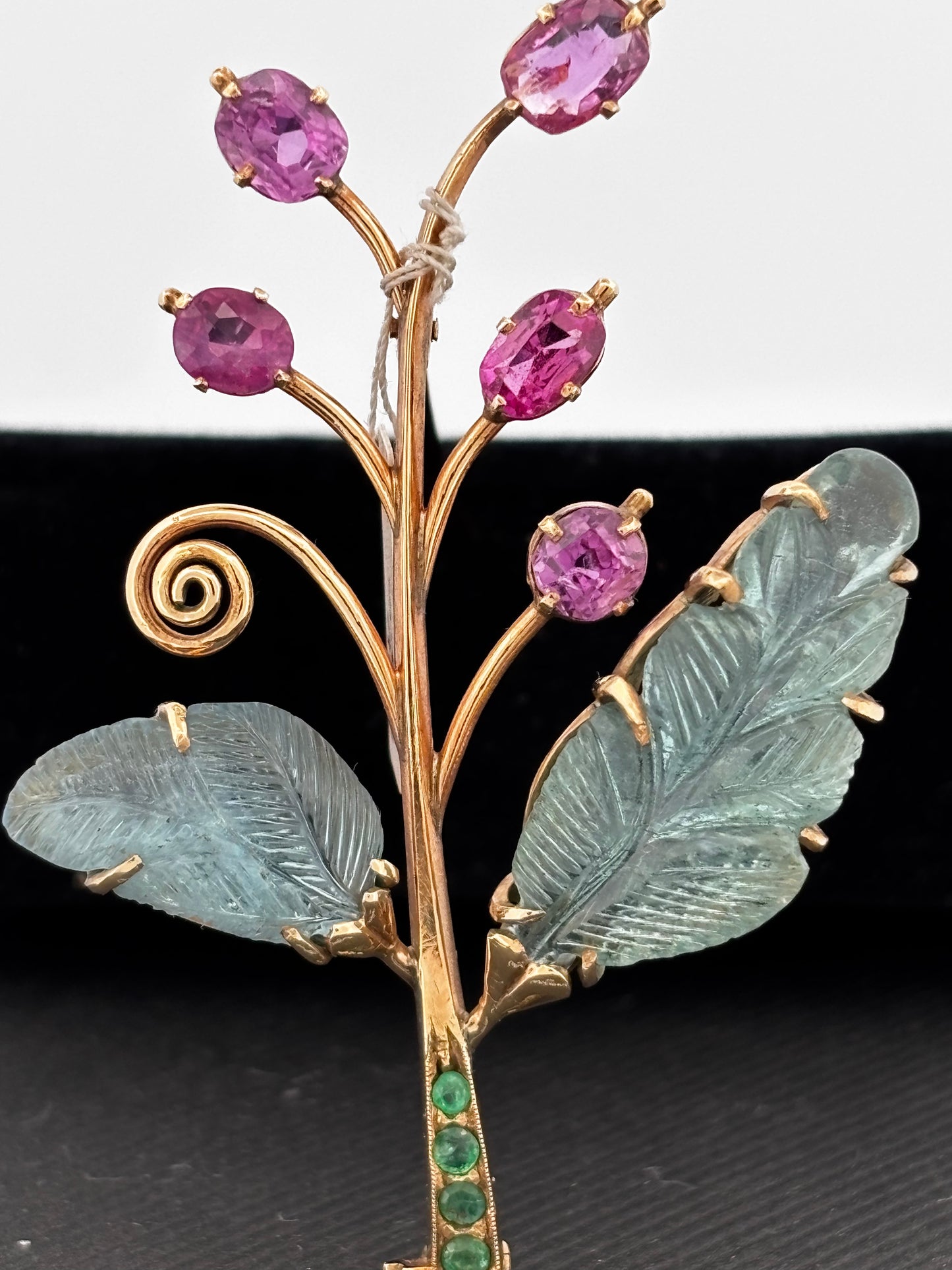 Broche gold rubi eme