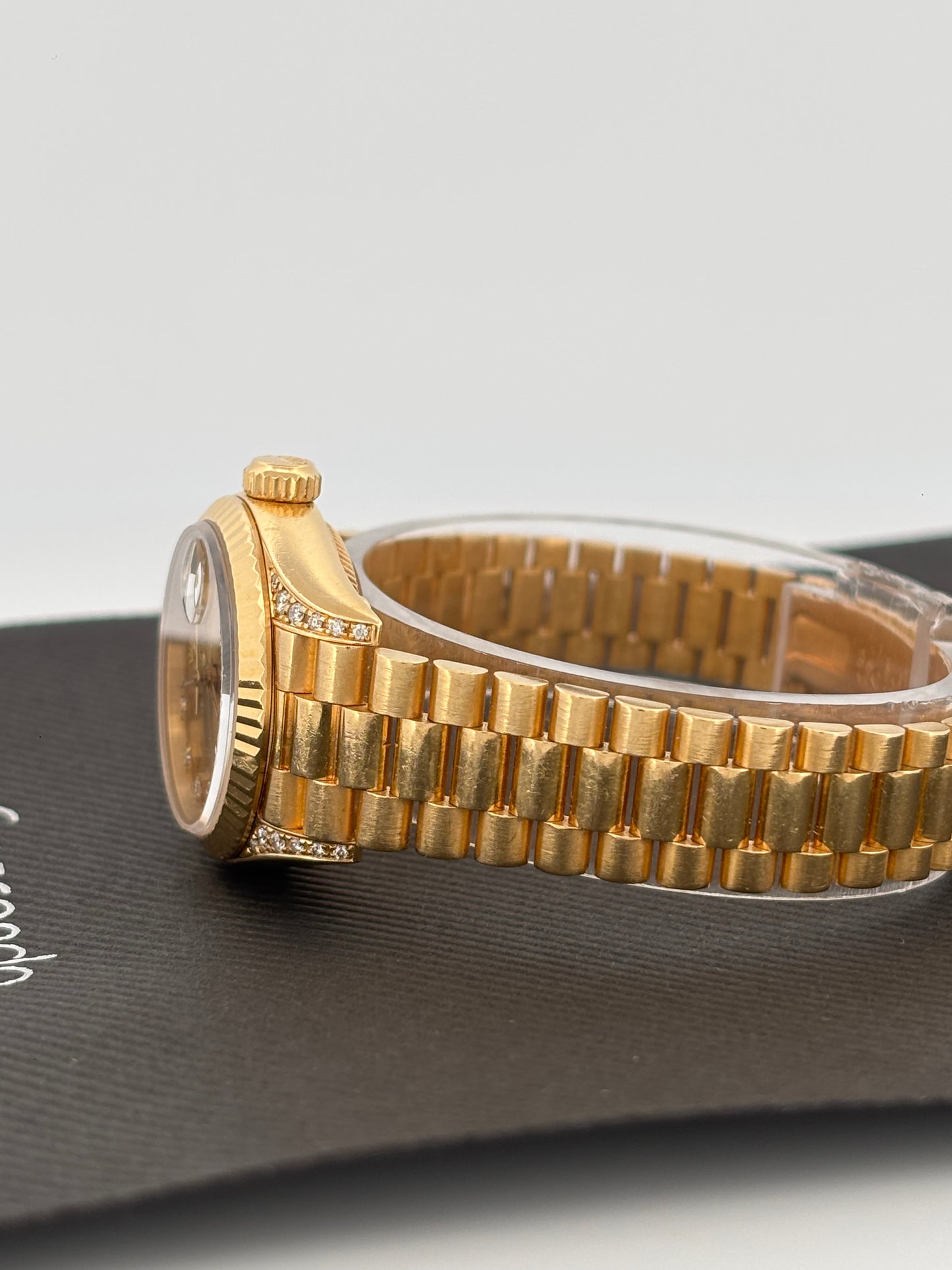 ROLEX – Lady-Datejust | Or jaune 18K | Cadran champagne diamants | Bracelet Président