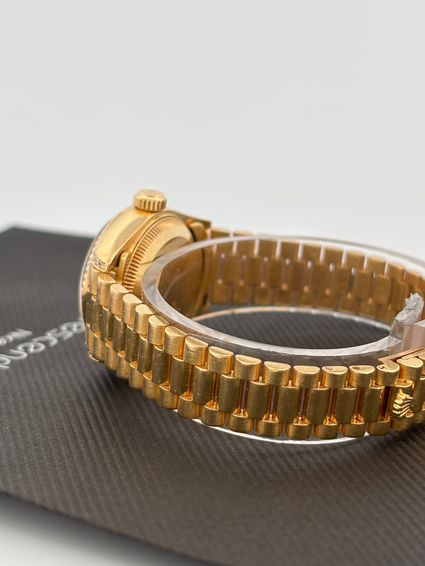 ROLEX – Lady-Datejust | Or jaune 18K | Cadran champagne diamants | Bracelet Président