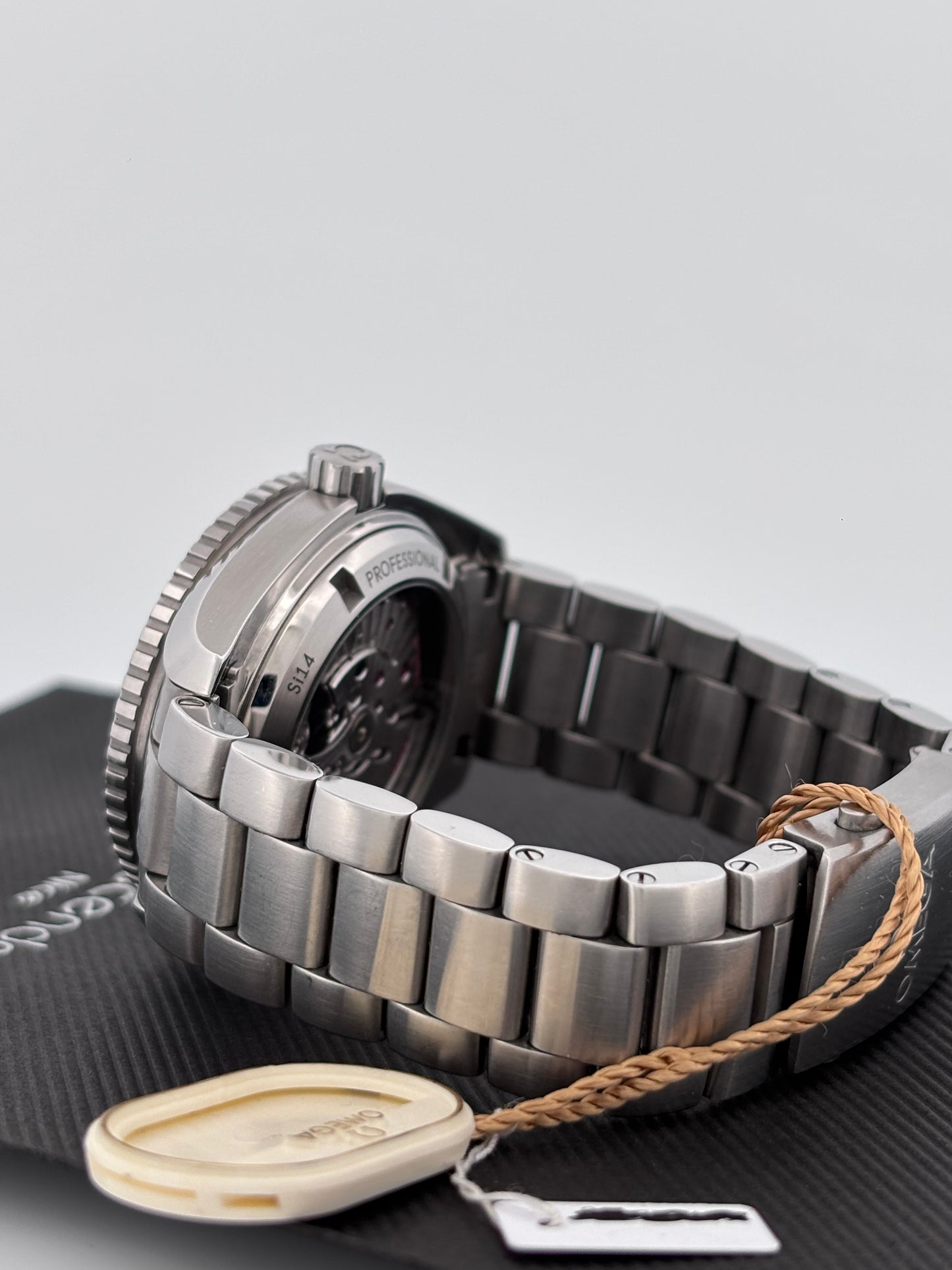 OMEGA – Seamaster Planet Ocean | 600M Co-Axial | Acier | Calibre 8500