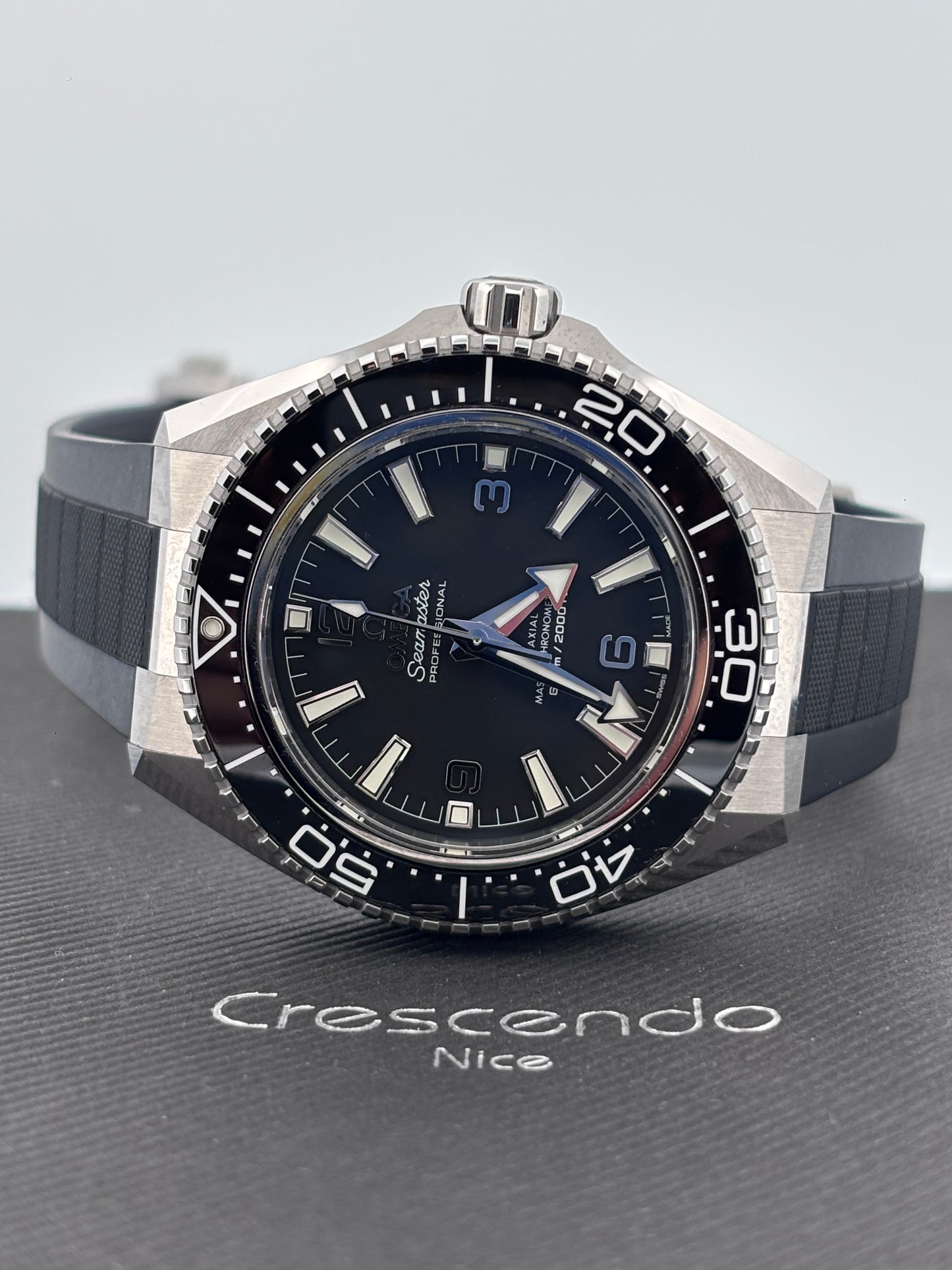 OMEGA – Seamaster Planet Ocean 600M | 43,5 mm | Master Chronometer | Titane | Neuve