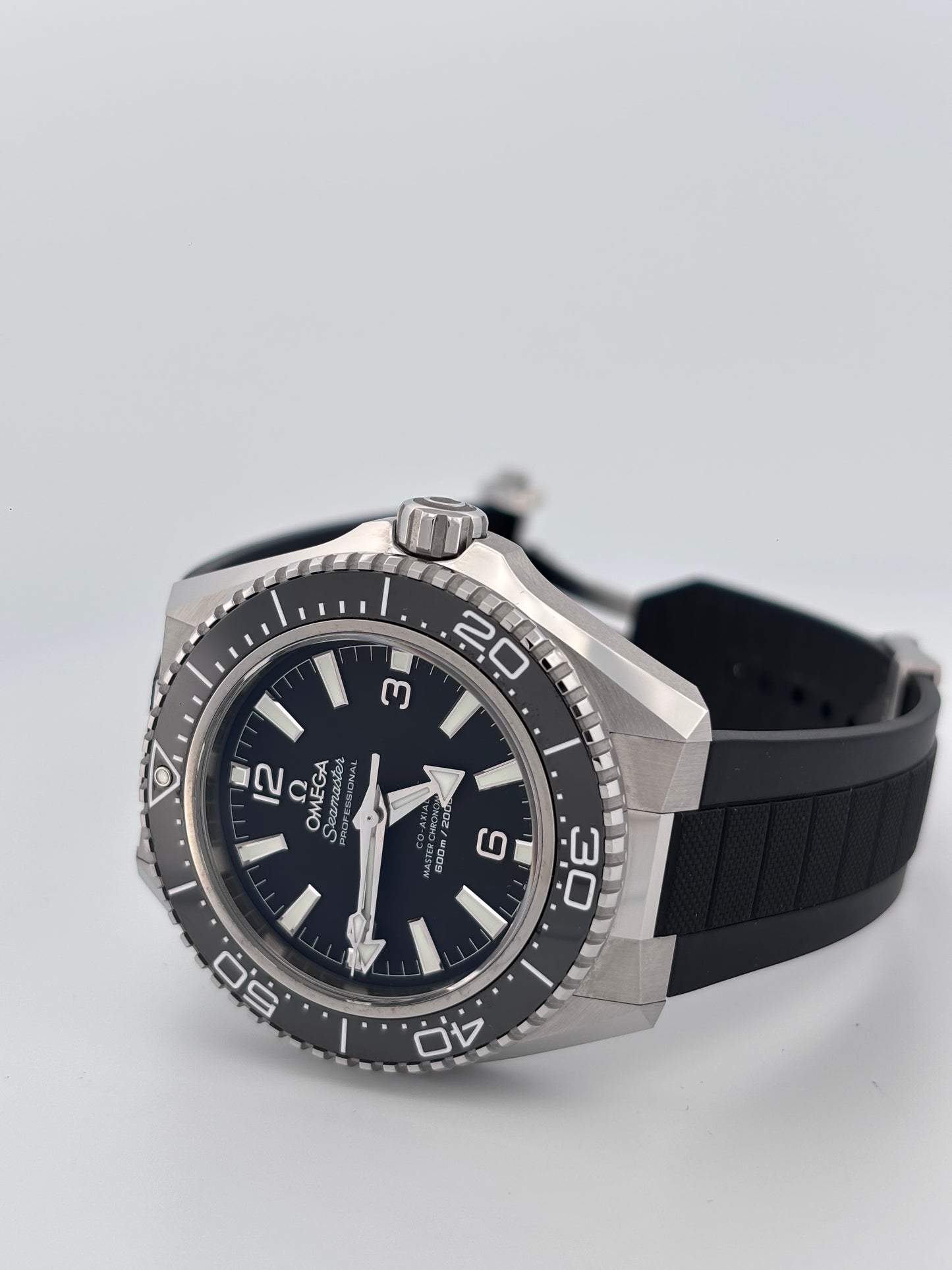 OMEGA – Seamaster Planet Ocean 600M | 43,5 mm | Master Chronometer | Titane | Neuve
