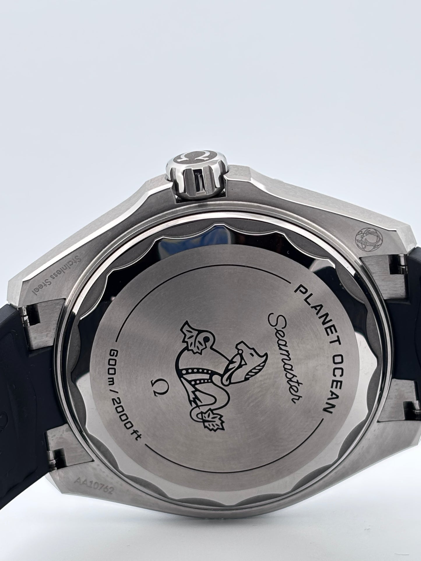 OMEGA – Seamaster Planet Ocean 600M | 43,5 mm | Master Chronometer | Titane | Neuve