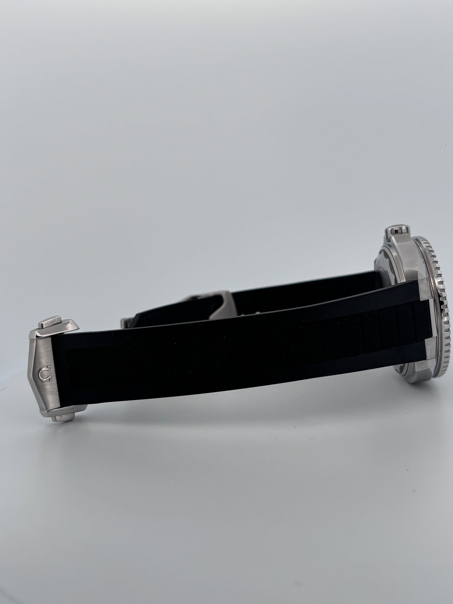 OMEGA – Seamaster Planet Ocean 600M | 43,5 mm | Master Chronometer | Titane | Neuve
