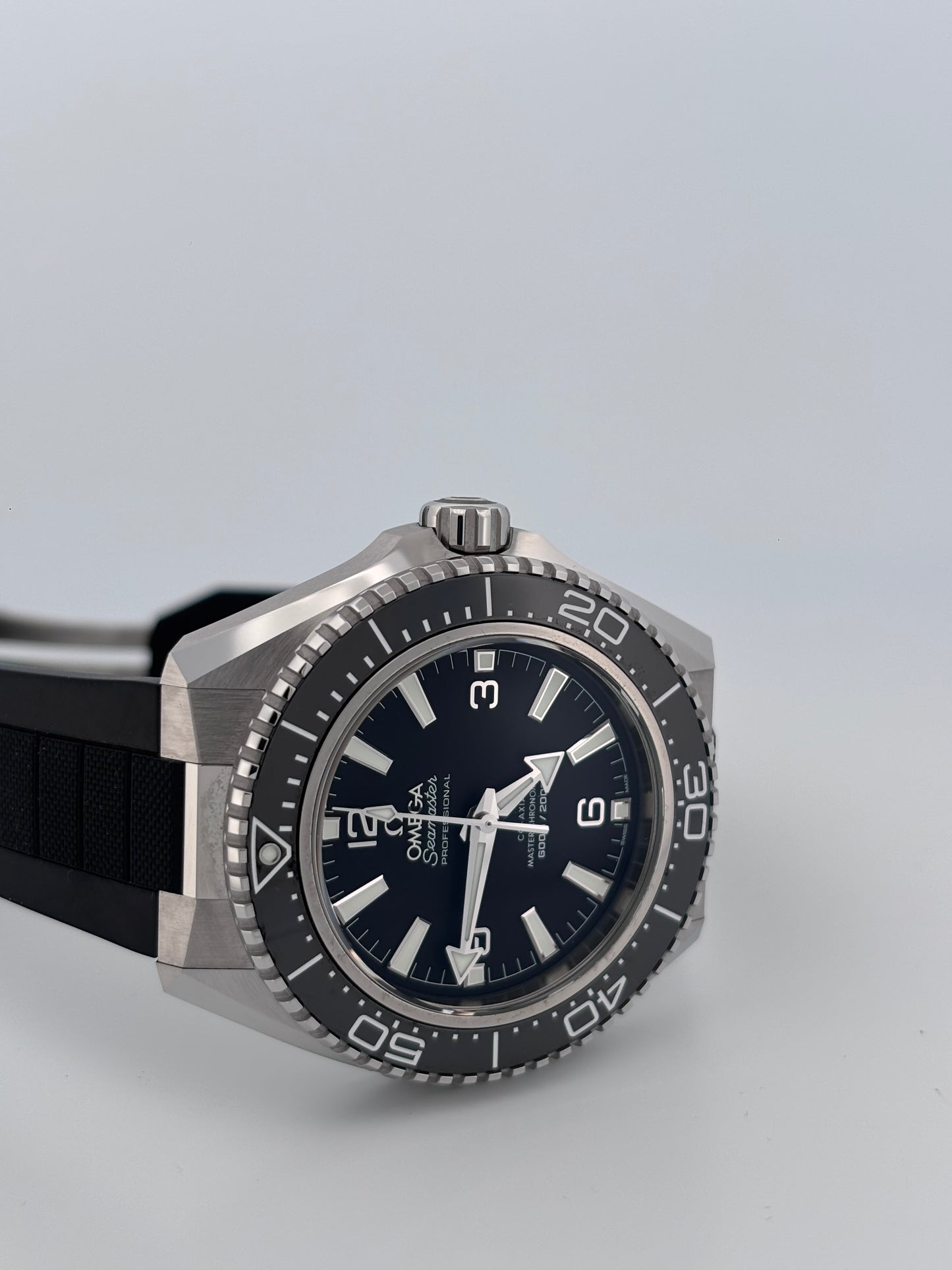 OMEGA – Seamaster Planet Ocean 600M | 43,5 mm | Master Chronometer | Titane | Neuve