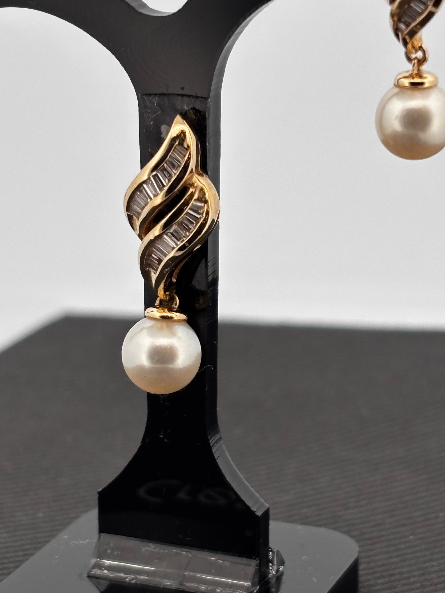 Parure Or 14K – Boucles d’oreilles & Pendentif | Perles du Japon | Diamants baguette