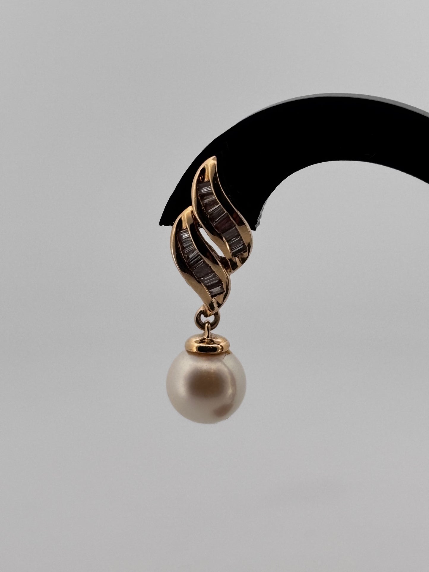 Parure Or 14K – Boucles d’oreilles & Pendentif | Perles du Japon | Diamants baguette