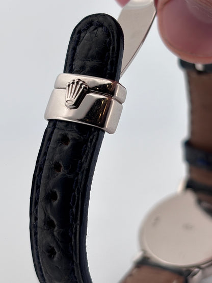 ROLEX – Cellini Or Blanc 18K | Cadran Bleu | 26 mm | Bracelet Cuir | Circa années 2000