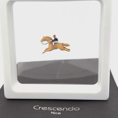 "Galop d’Or" – Broche Équestre avec Cavalier